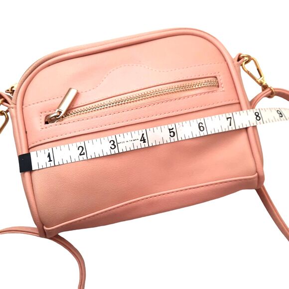 Lulu Dharma | Convertible Crossbody / Waist Purse Baby Pink Fanny Pack Belt - Picture 5 of 6